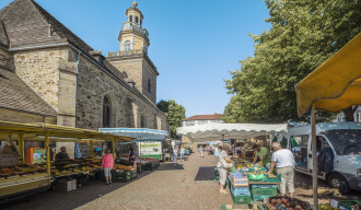 Wochenmarkt Kirchplatz samstags 5